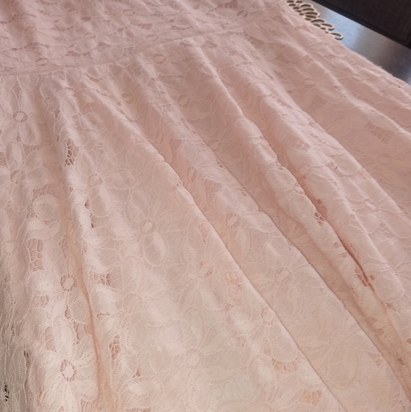 Beautiful Dress - Picture 3 of 9